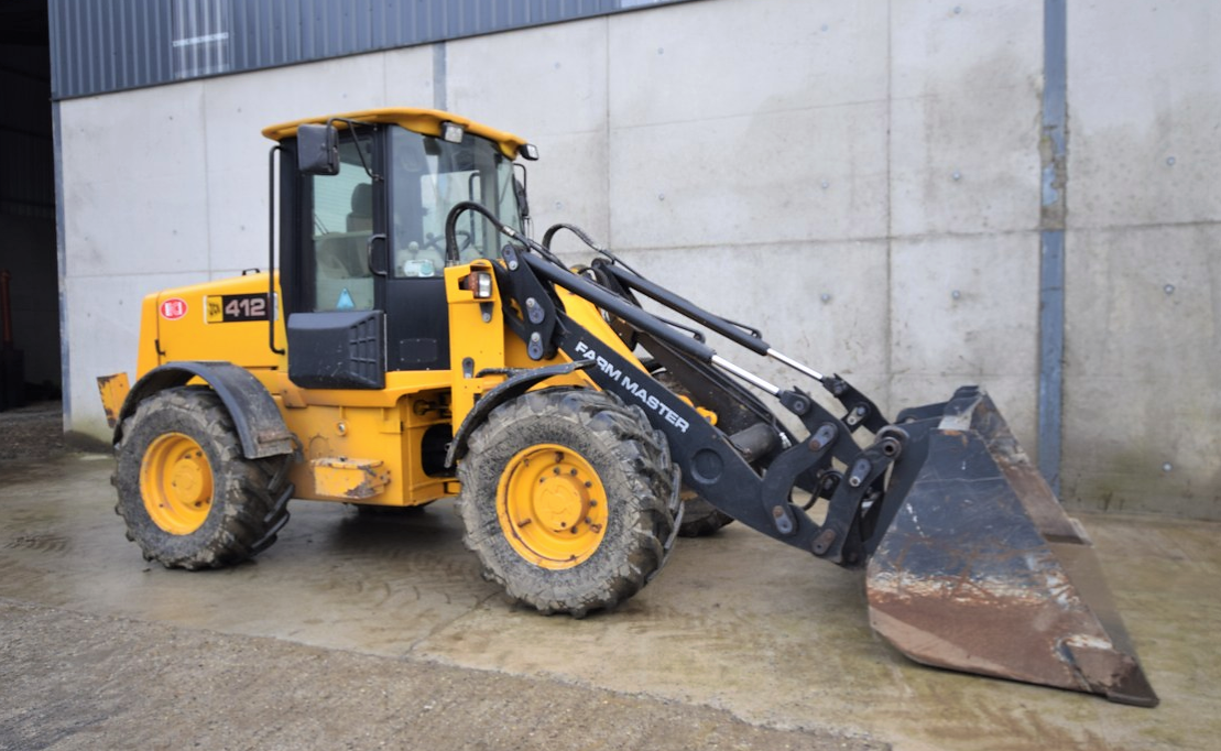 This 2005 JCB 412 Farm Master could be a handy on-farm tool. 6,380 hours are showing on the clock