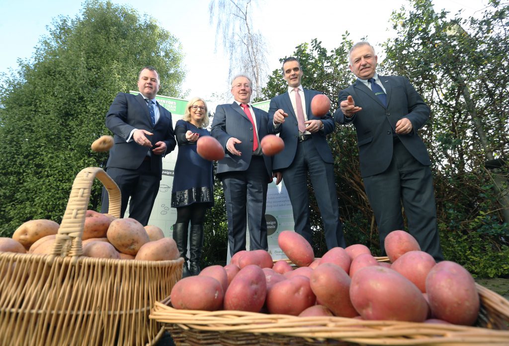 L-R: Thomas McKeown, IFA Potato chairman; Aoife Hearne, dietitian; Lorcan Bourke, Bord Bia’s Horticulture Division; Joe Healy, IFA president; and Prof. Gerry Boyle, director of Teagasc. Image source: Finbarr O’Rourke