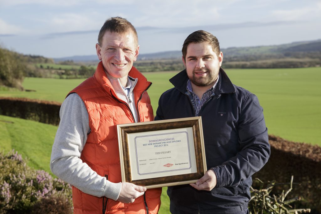 L-R: Ted O’Leary, winner of the Dow AgroSciences’ best project award in the UCD diploma course in integrated pesticide management, with William Corrigan, Dow AgroSciences