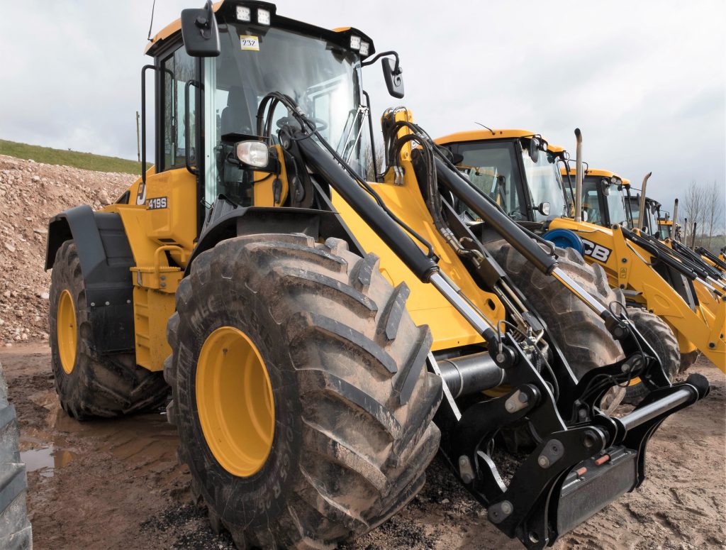 This 2015 JCB 419S (400 hours; 'auto-lube') sold for £75,000