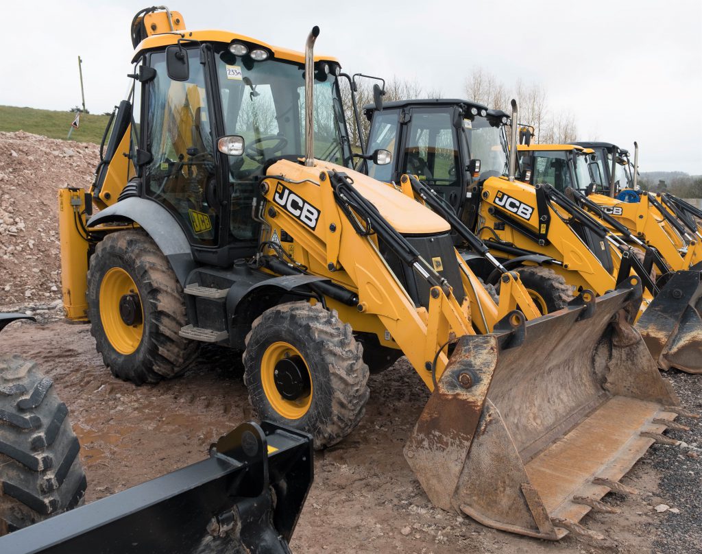 This 2011 JCB 3CX (Ecomax; 81kW; 3,700 hours) sold for £28,000