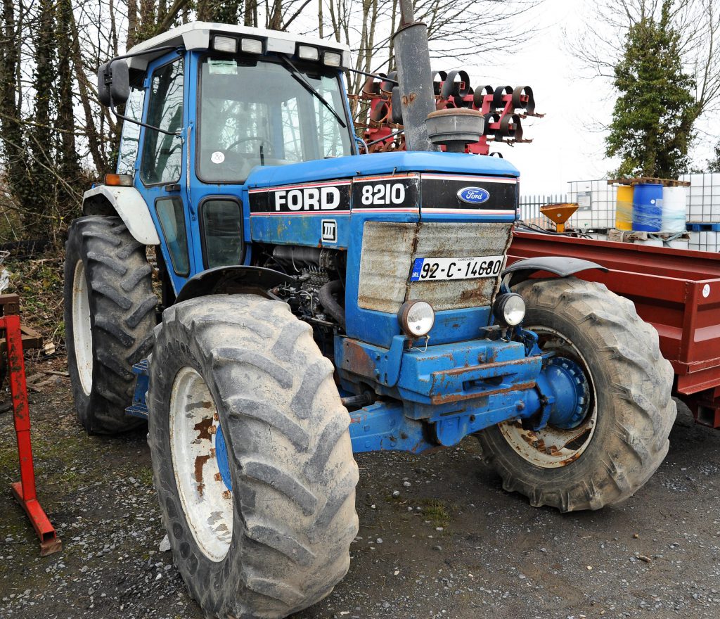 This 1992 Ford 8210 (Super Q), with a later New Holland TS/TM engine and a new Dromone hitch, didn't sell on the day