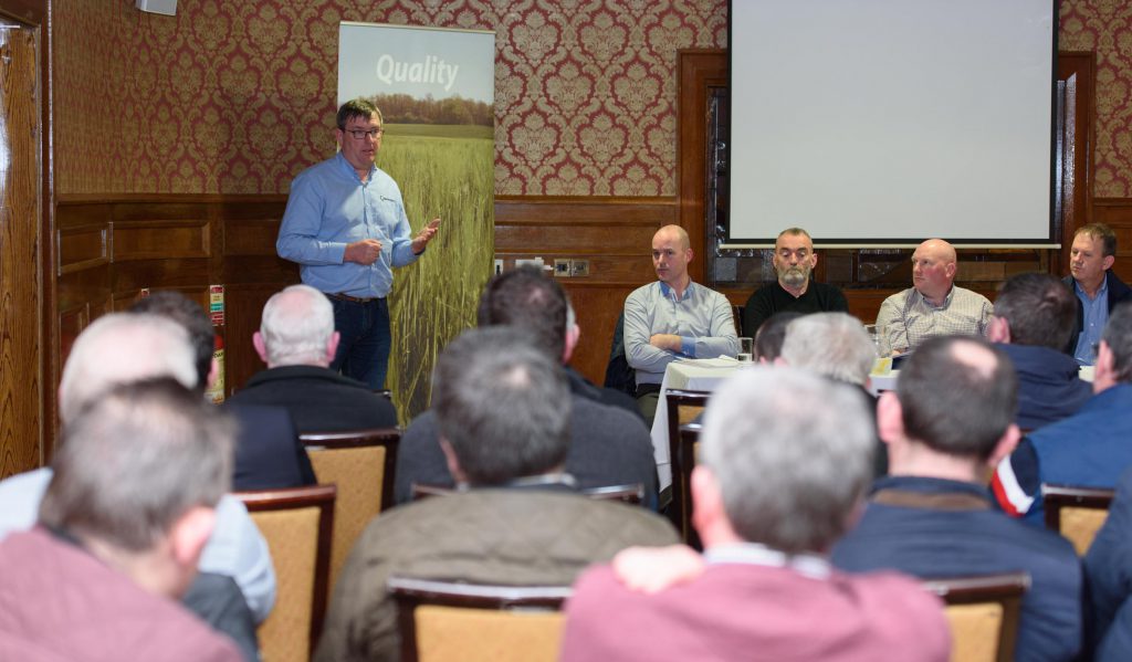 Tom Bryan speaking at the information night held by AgriCare Crop Specialist and Boortmalt in Co. Donegal. Image source: Clive Wasson