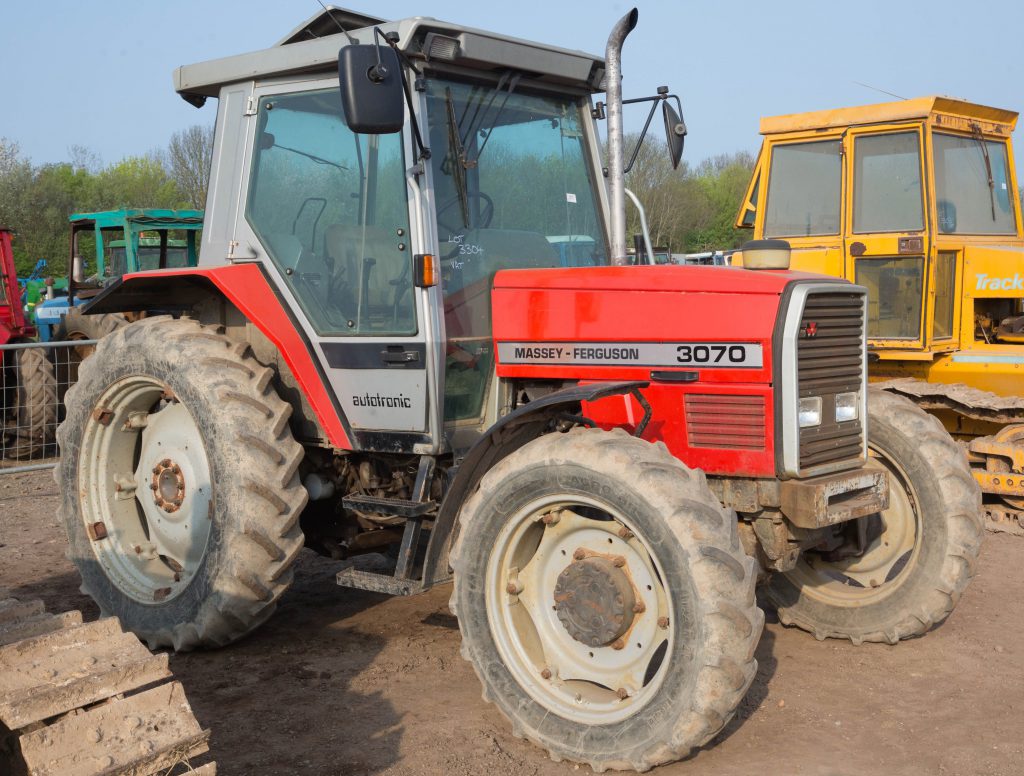 This 1992 MF 3070 (four-cylinder; Autotronic; 'ex-farm' condition) sold for £6,800 (plus VAT)