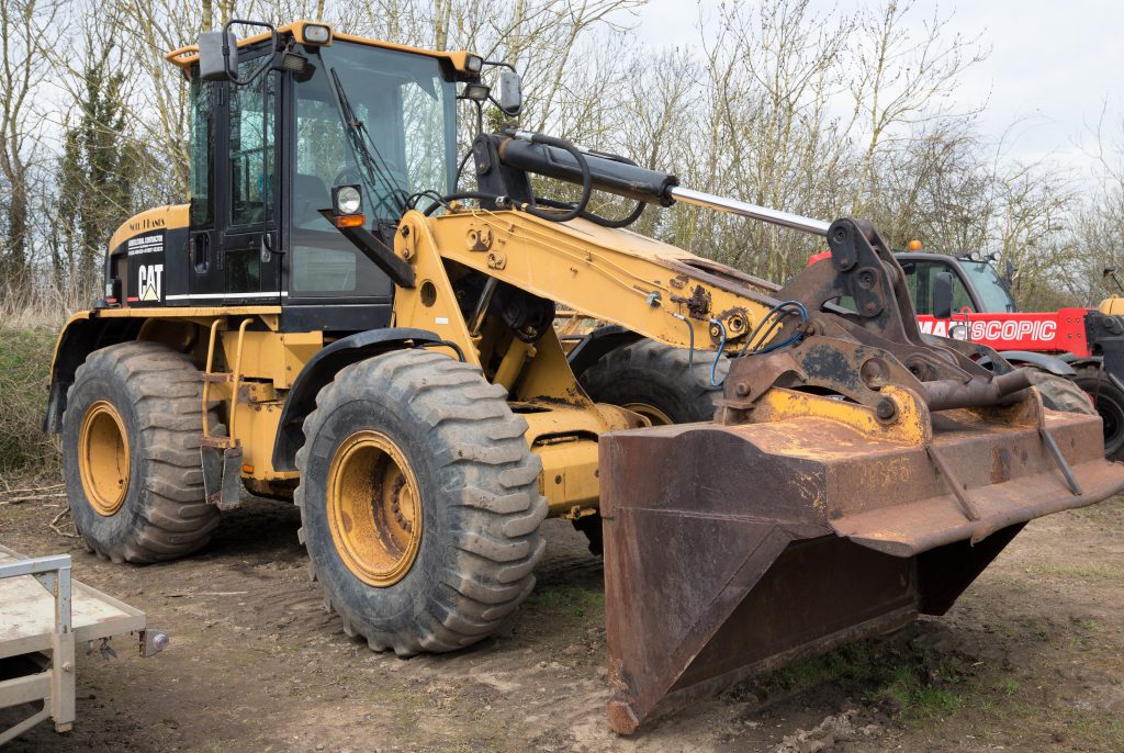 This 2000 Caterpillar 924G (approximately 11,122 hours) sold for £14,000