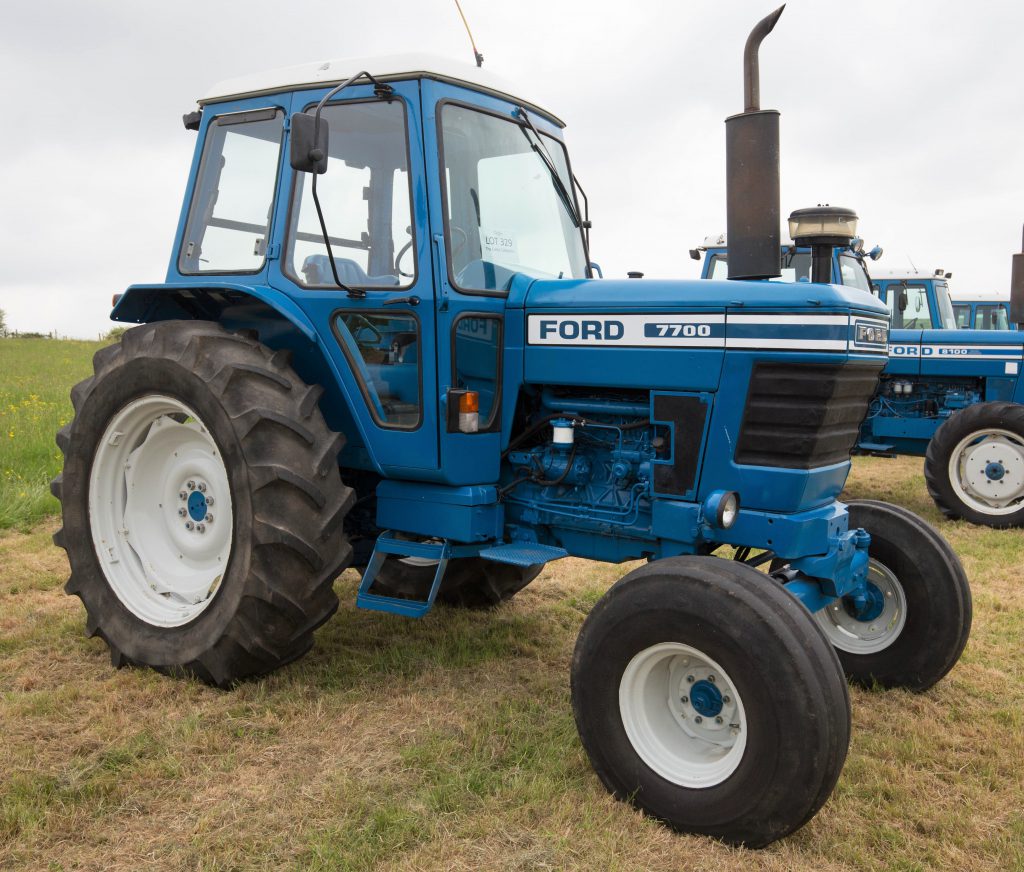 This 1978 Ford 7700 (2WD; 18.4 R38 rear wheels/tyres; 5,274 hours) sold for £9,300