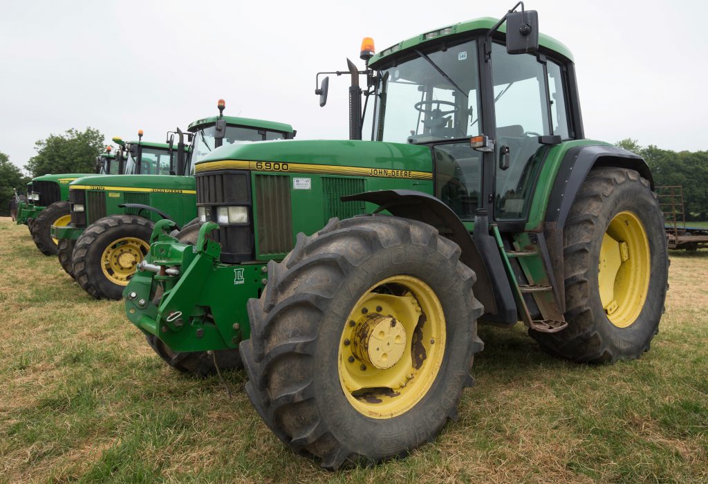 This 1997 John Deere 6900 (40kph; PowrQuad; 650/65 R38 rear wheels/tyres; 11,356 hours) sold for £13,800