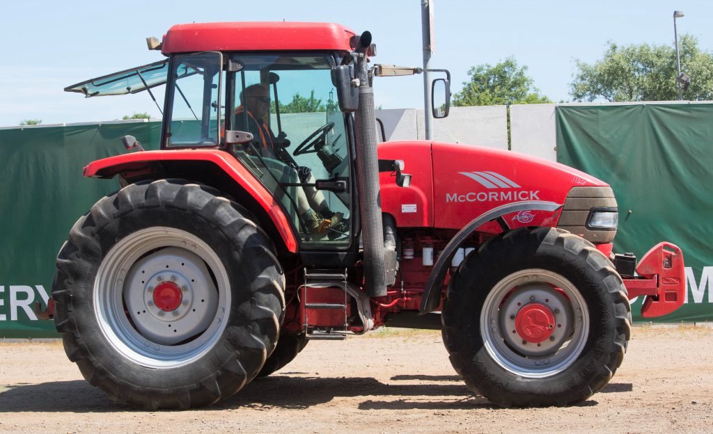 This 2005 McCormick MC135 Power6 (front axle suspension; 5,107 hours) sold for £15,000