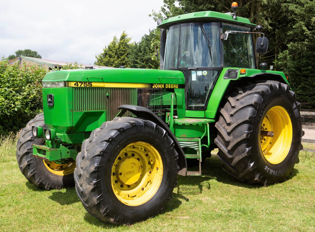 This John Deere 4755 (air-conditioning; 710/70 R38 rear wheels/tyres; 1,402 hours showing but known to be incorrect) sold for £18,000