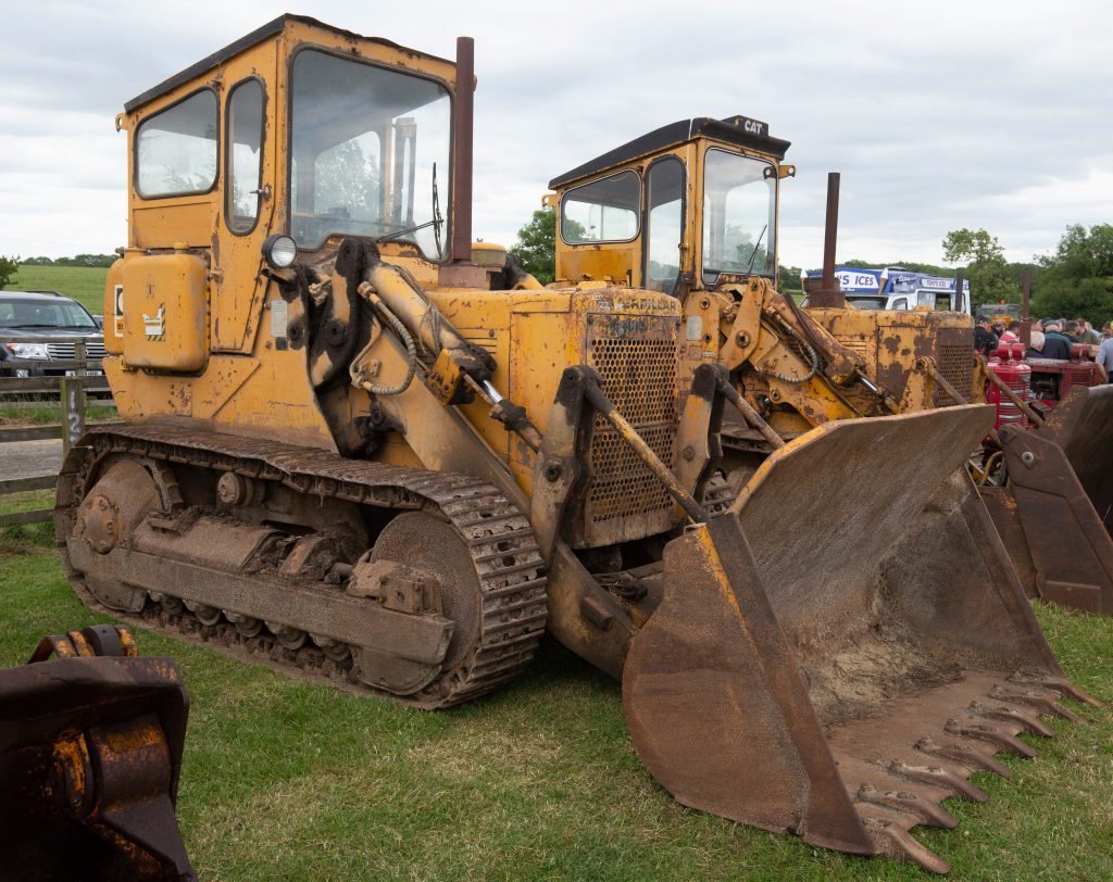 This Caterpillar (CAT) 951C (tracked loading shovel; cab; bucket) sold for £6,500