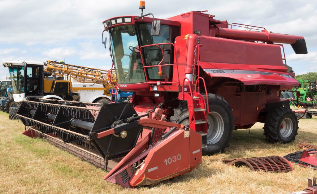 This 2001 Case IH 2388 AFS (20ft header; 800/65 R32 front and 480/70 R24 rear wheels/tyres; 3,365 engine hours; 3,023 drum hours) sold for £27,000