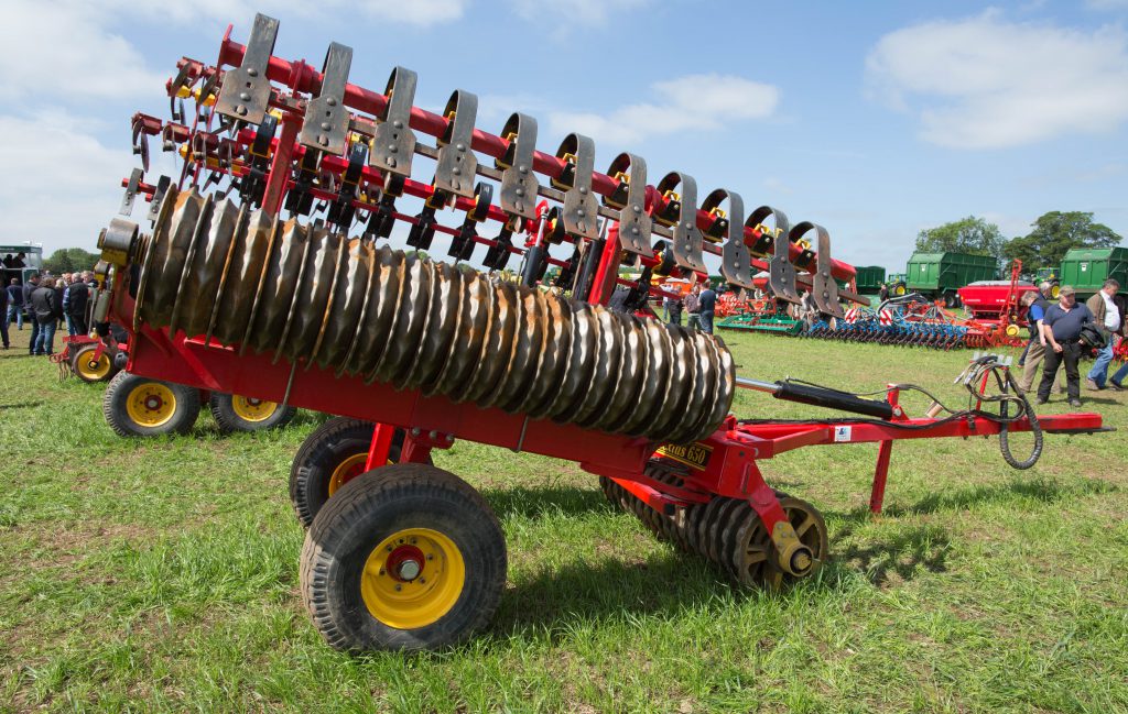This 2008 Vaderstad Rexius 650 (6.5m; hydraulic horizontal folding) sold for £6,900