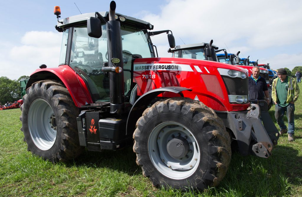 This 2013 MF 7618 (Dyna-VT; 50kph; front axle and cab suspension; air brakes; Exclusive package; 7,173 hours) sold for £34,200