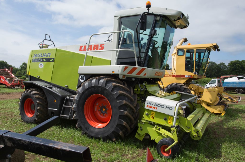 This 2008 Claas Jaguar 850 Speedstar (4WD; cracker; owned from new; circa 3,000 hours) sold for £61,000