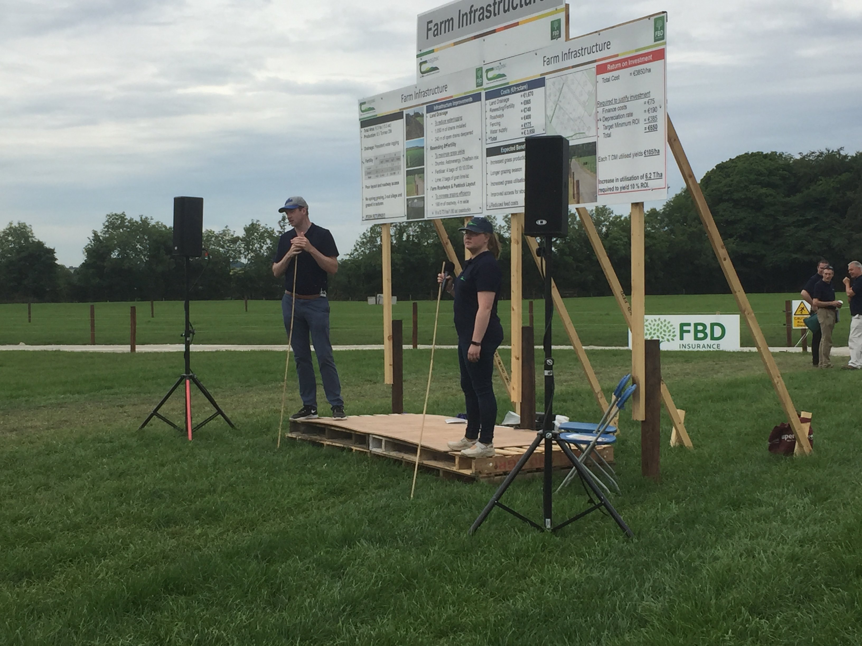 Teagasc’s Pat Tuohy and Catherine Egan addressing farmers at BEEF 2018