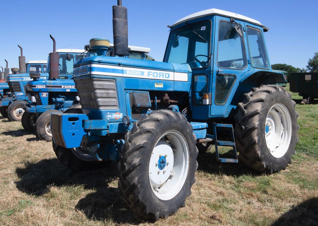 This 1982 Ford 8200 (Dual Power; Load Monitor; 12.4-24 front and 16.9 R34 rear wheels/tyres; 7,870 hours) sold for £4,350