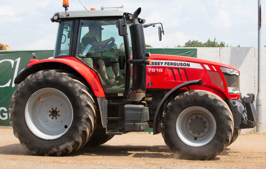 This 2013 Massey Ferguson 7616 (Dyna-6; 3,220 hours) sold for £36,000
