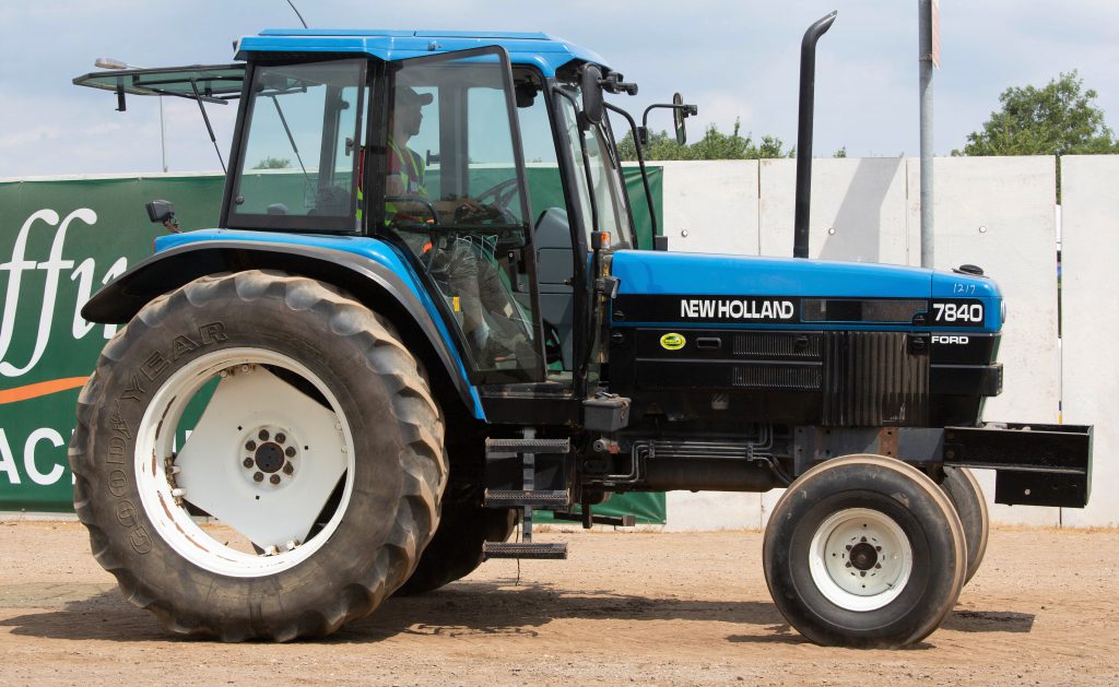 This 1996 New Holland 7840 (2WD; 3,485 hours) sold for £17,800
