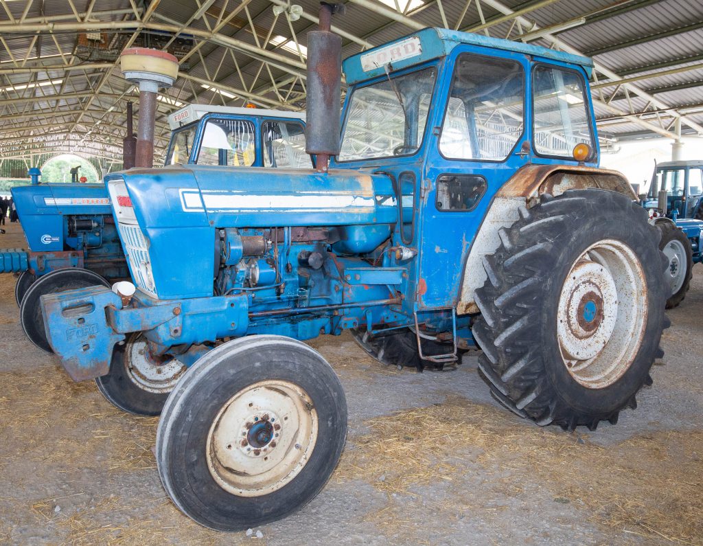 This 1974 Ford 7000 (Dual Power; Load Monitor; 'original condition'; 2,055 hours) sold for £12,500 (no VAT)