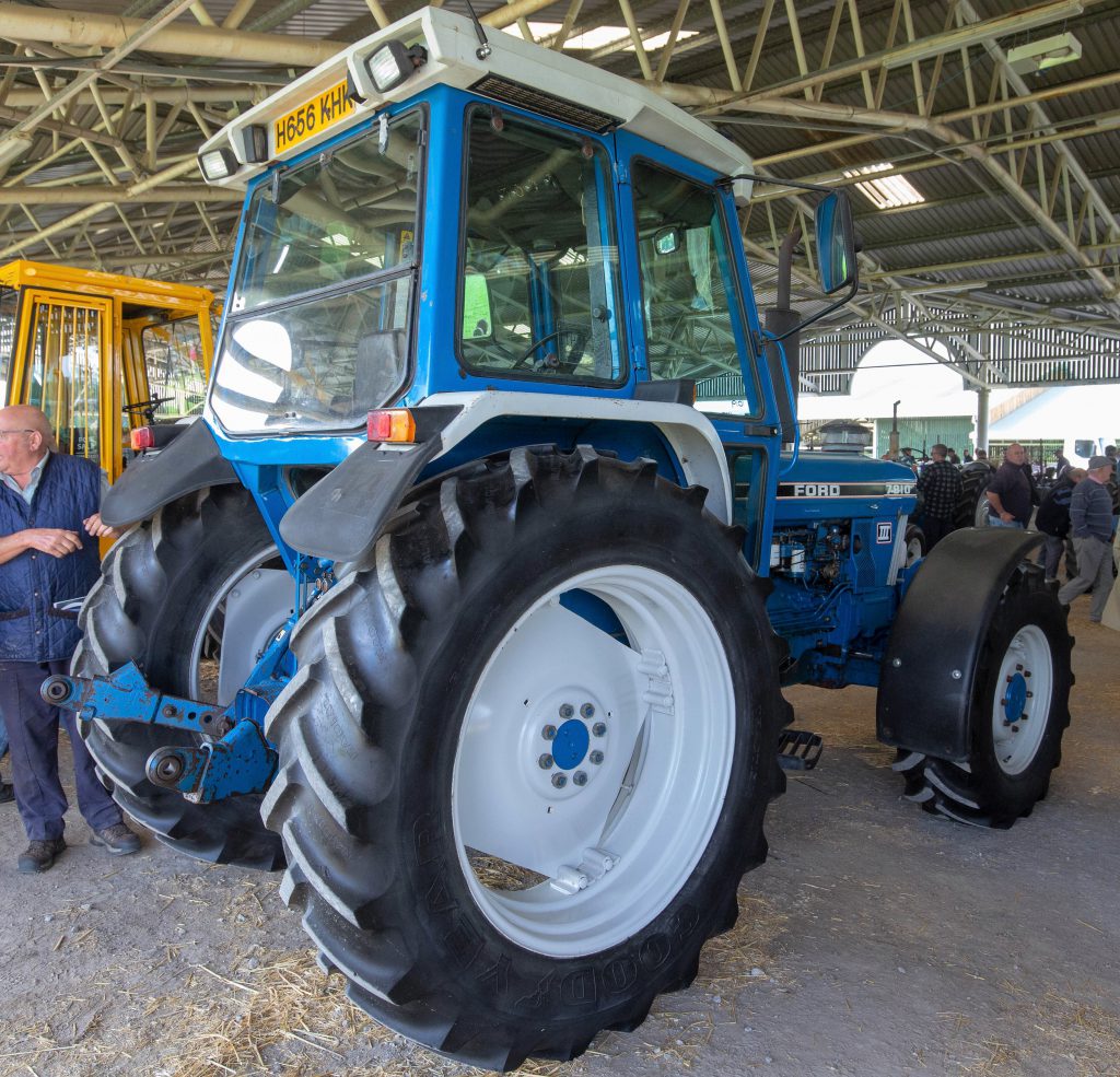This 1990 Ford 7810 ('an excellent example'; Goodyear tyres; 3,880 hours; ex Manchester Airport) sold for £21,500 (plus VAT)