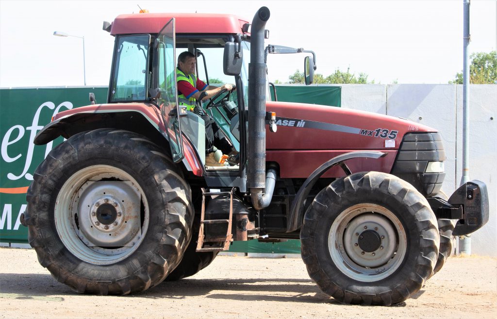 This 2000 Case IH MX135 Maxxum (7,080 hours) sold for £14,200