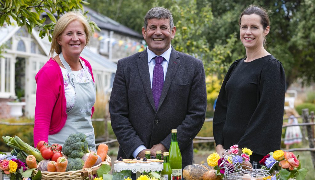 L-R: Margaret Hoctor, Kilmullen Farm, Co. Wicklow; Minister of State for Food, Forestry and Horticulture Andrew Doyle; and Maria Stokes, trade marketing specialist with Bord Bia. Image source: Chris Bellew, Fennell Photography