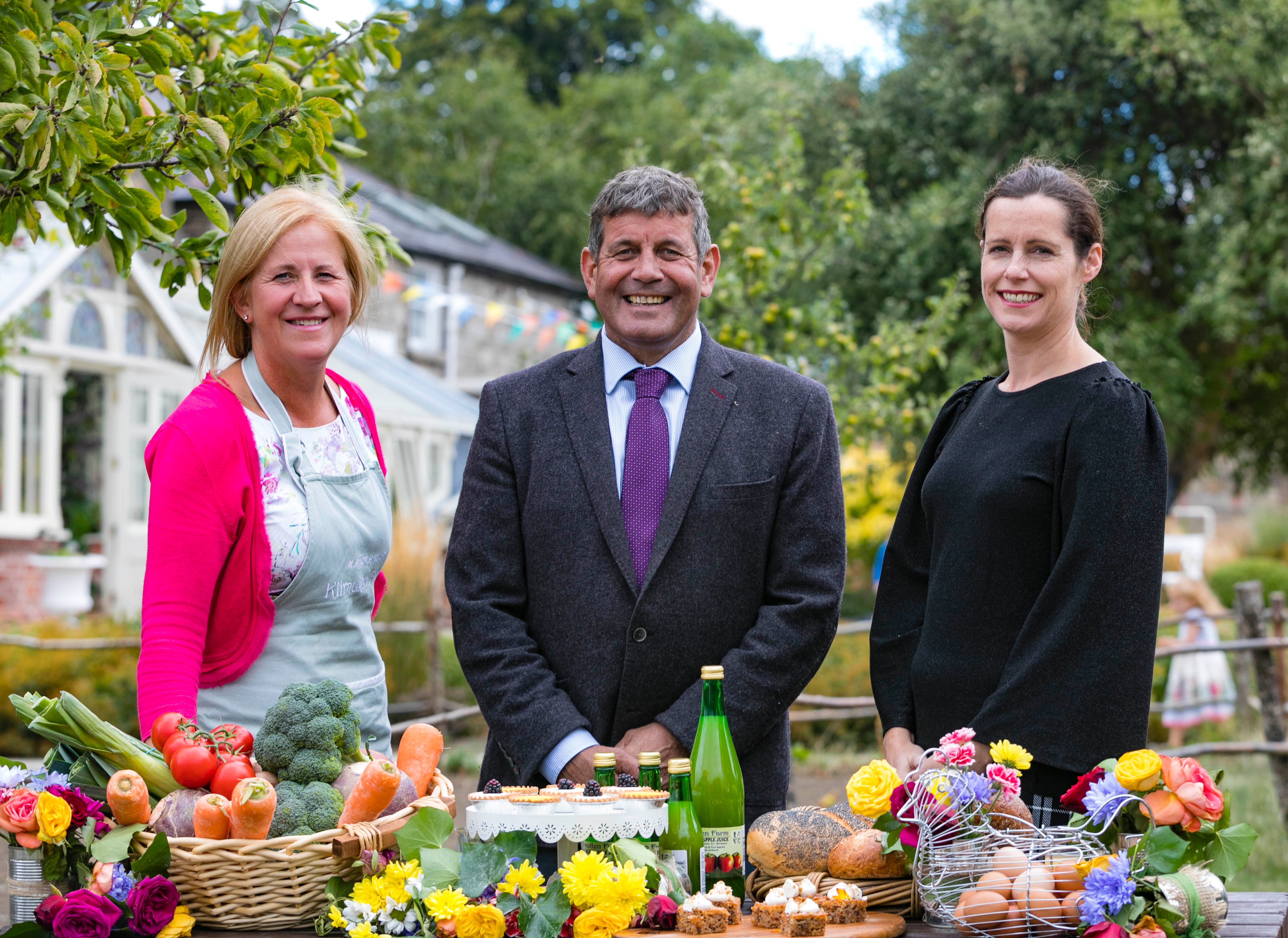 L-R: Margaret Hoctor, Kilmullen Farm, Co. Wicklow; Minister of State for Food, Forestry and Horticulture Andrew Doyle; and Maria Stokes, trade marketing specialist with Bord Bia. Image source: Chris Bellew, Fennell Photography