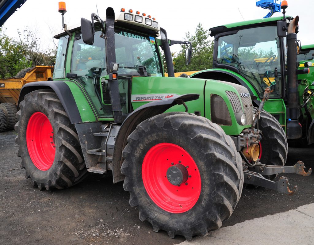 This 2002 Fendt 716 Vario (front linkage and PTO; 13,310 hours) sold for €18,000 (plus VAT)