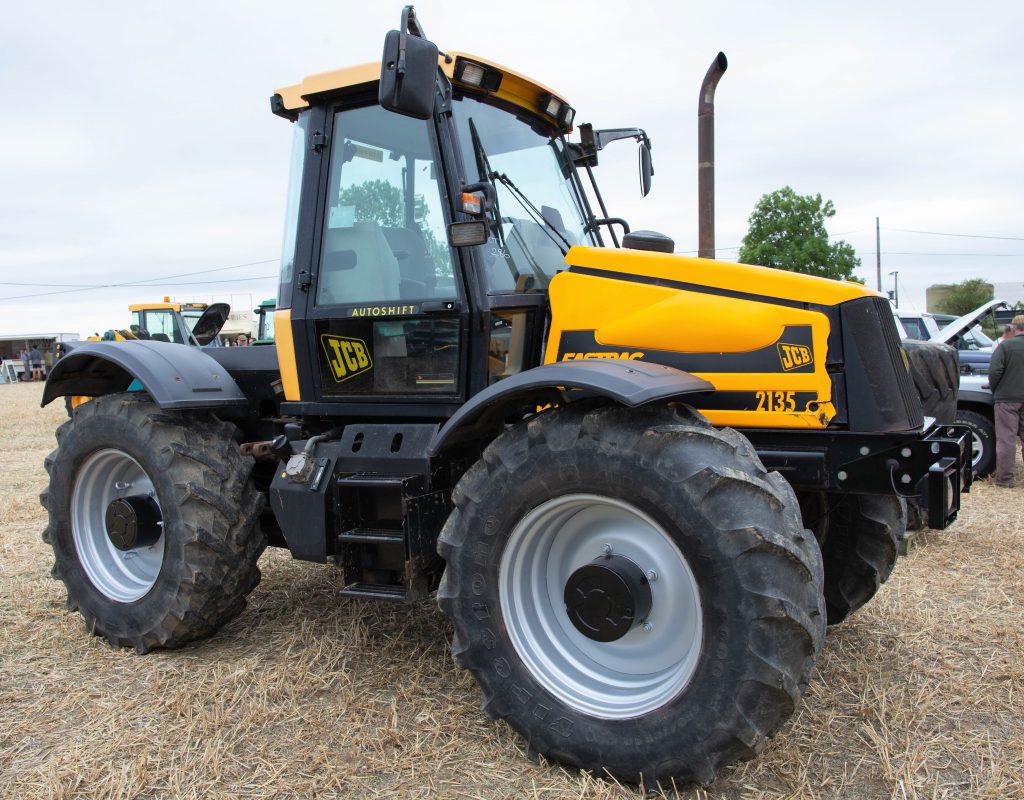 This 2000 JCB Fastrac 2135 (13,450 hours) sold for £9,600