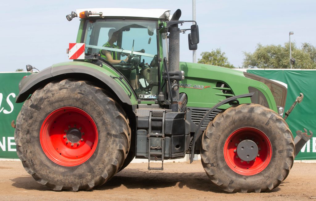 This 2007 Fendt 933 Vario (9,404 hours) sold for £43,000