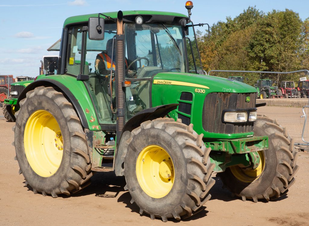 This 2010 John Deere 6330 (6,952 hours) sold for £18,800