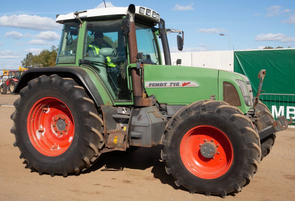 This 2002 Fendt 716 Vario (12,834 hours) sold for £17,000