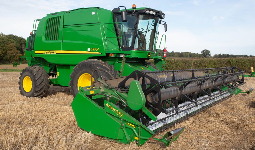 This 2011 John Deere C670i (30ft-wide header; AutoTrac-ready; ProDrive; 1050/50 R32 front wheels/tyres; 1,782 engine hours; 1,233 drum hours) sold for £67,500
