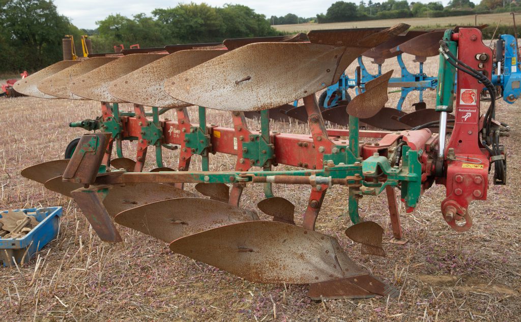 This Kverneland LD 85 (five-furrow; tungsten shares/points; 200 headstock; number 8 bodies; manual vari-width) sold for £3,300