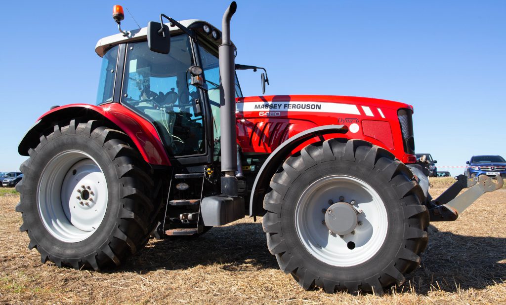 This 2012 MF 6480 (Dyna-6; 50kph; air brakes; front linkage; front axle and cab suspension; 20.8 R38 rear tyres; 2,867 hours) sold for £41,000