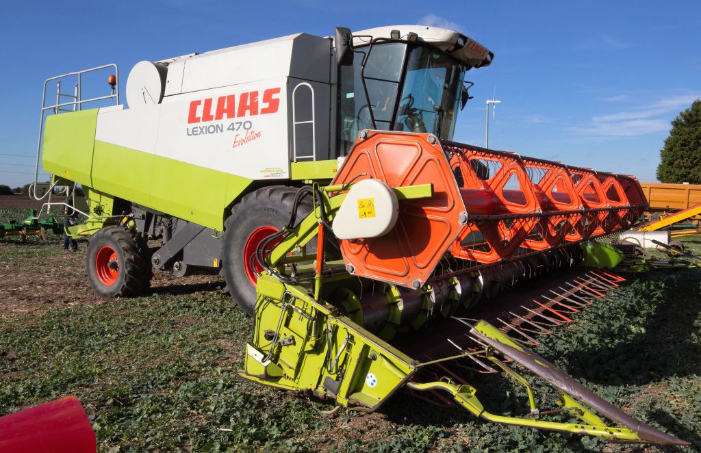 This 2003 Claas Lexion 470 (Evolution; V750 'Auto-Contour' header; trailer/trolley; straw chopper; chaff spreader; Laser Pilot; 2,779 engine hours; 1,845 drum hours) sold for £40,700