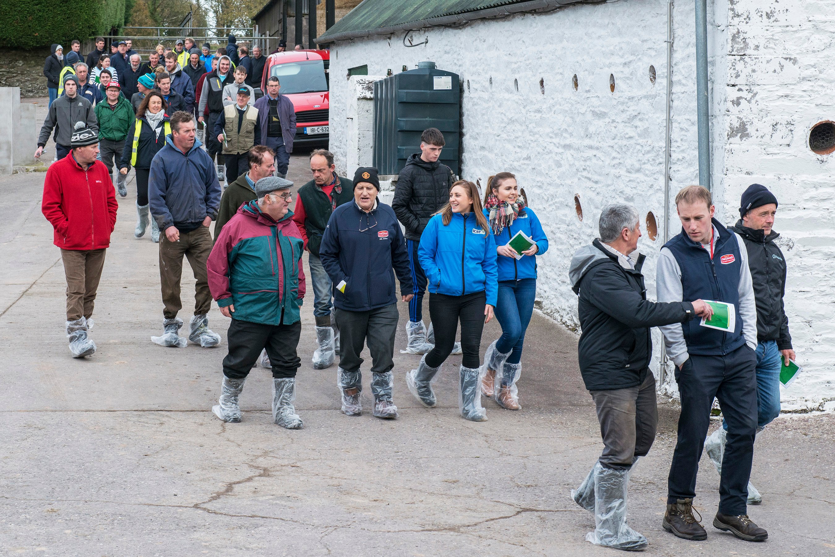 Pictured are a section of the crowd at the Teagasc / Animal Health Ireland / Dairygold CellCheck event at Kevin Downing’s farm. Image source: O’Gorman Photography