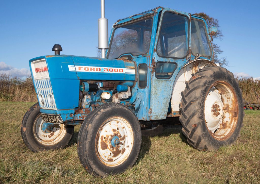 This 1972 Ford 3000 Select-O-Speed (3,016 hours) sold for £3,100