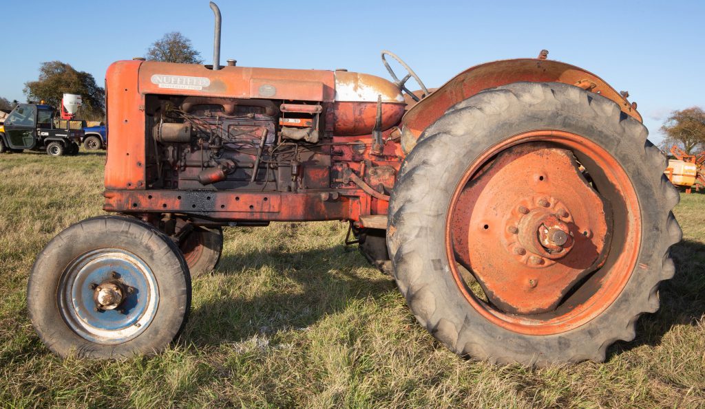 This Nuffield Universal Four Diesel (diff lock; 6,425 hours) sold for £1,350