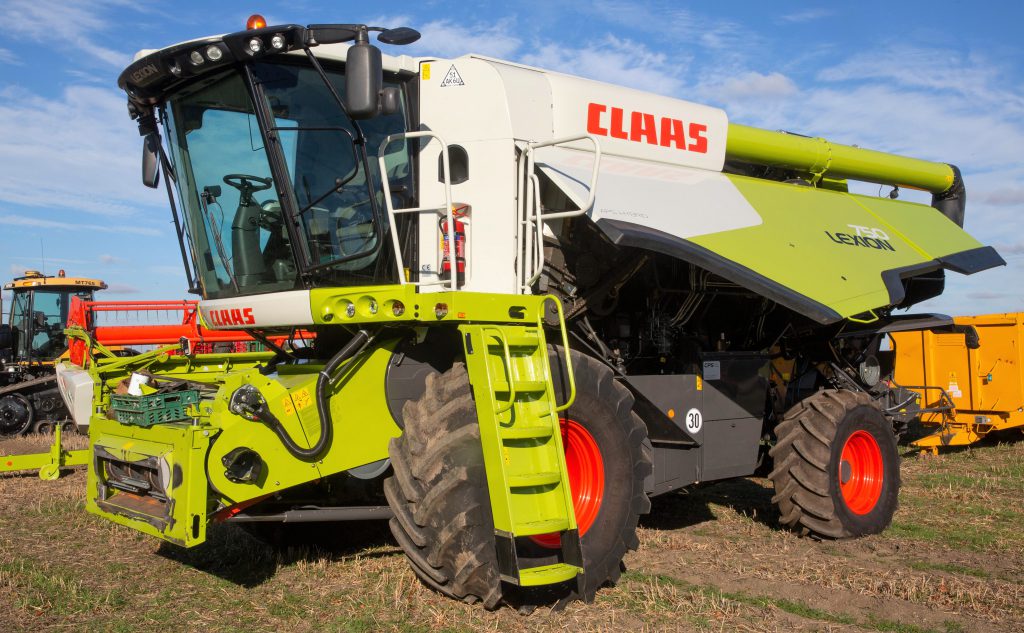 This 2015 Claas Lexion 750 (Claas 770 Vario header; Laser Pilot; OSR side-knife; CAT engine; 900/60 R32 front Trelleborg tyres; 822 engine hours; 559 drum hours) sold for £144,000