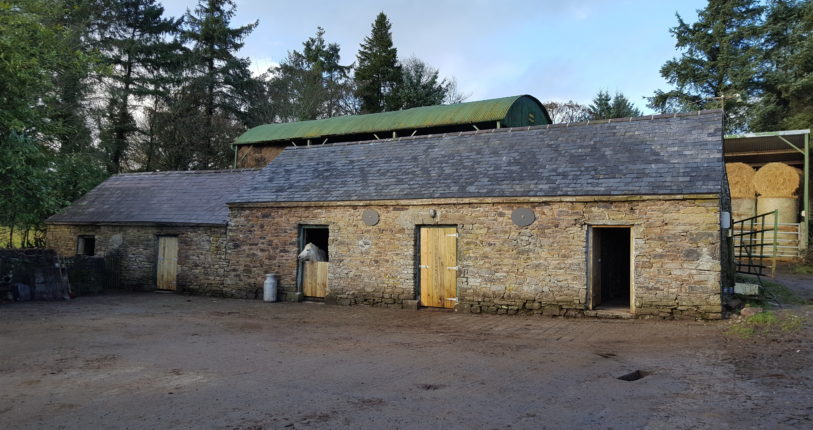 Loose stone cattle shed