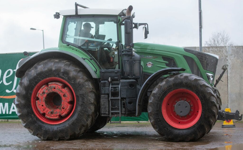 This 2015 Fendt 939 Vario Profi (5,630 hours) sold for £80,000