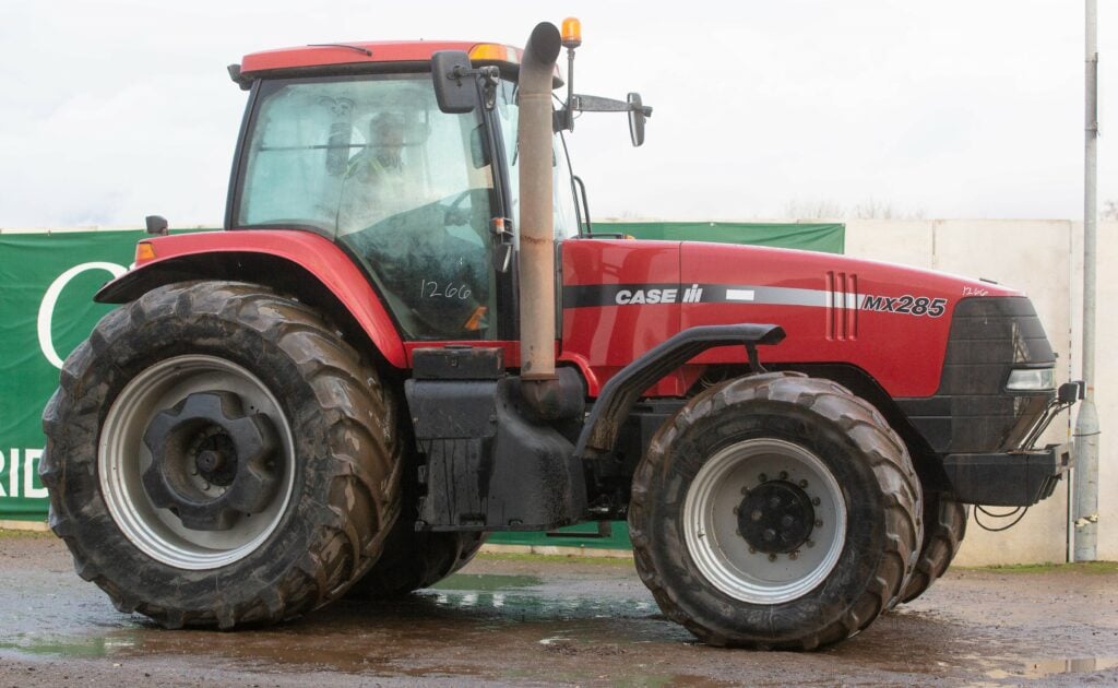 This 2003 Case IH Magnum MX285 (40kph; front axle suspension; 4,208 hours) sold for £23,200