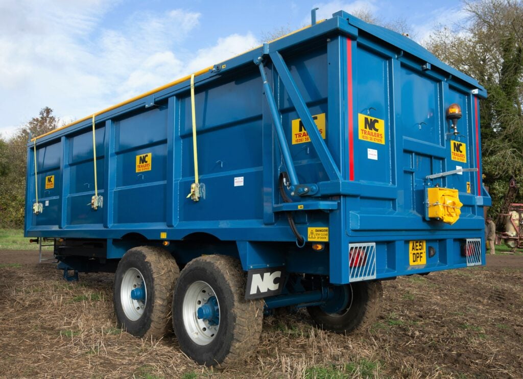 This 2011 NC trailer (16t; tandem-axle; sprung drawbar; hydraulic tailgate; roll-over sheet; hydraulic brakes; 385/65 R22.5 wheels/tyres) sold for £10,300