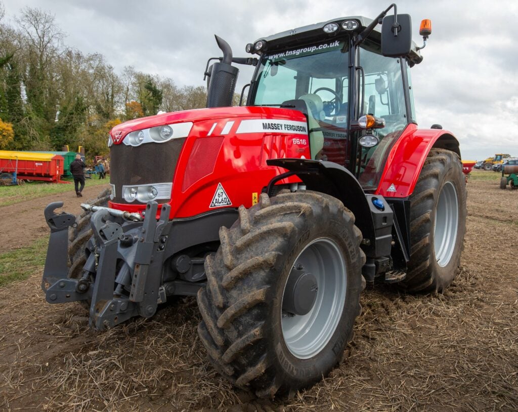 This 2015 MF 6616 (Dyna-6; 50kph; cab and front axle suspension; front linkage; 600/65 R38 Michelin rear tyres; 759 hours) sold for £55,500