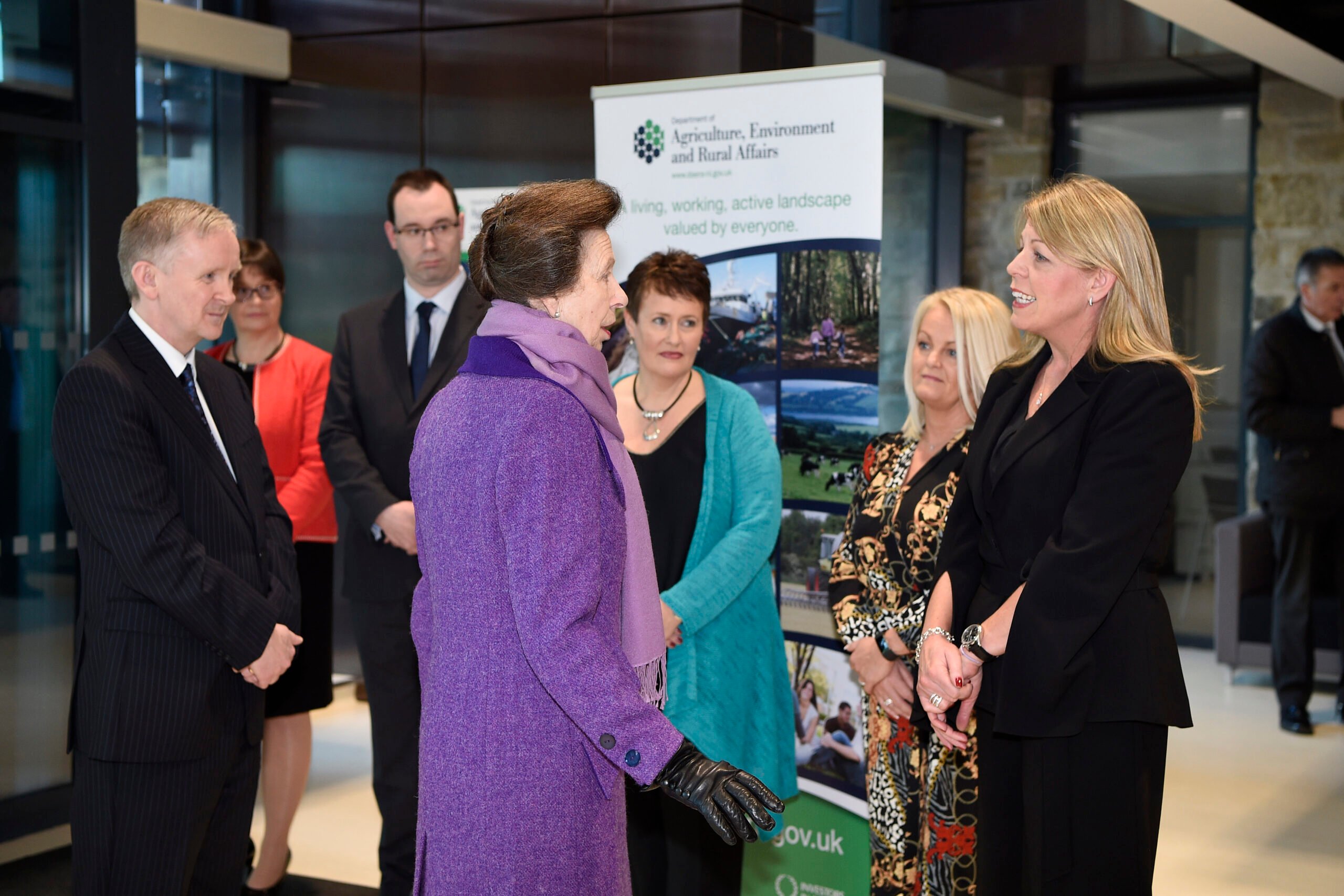 DAERA Permanent Secretary Dr. Denis McMahon introduces senior staff to The Princess Royal. Image source: Michael Cooper