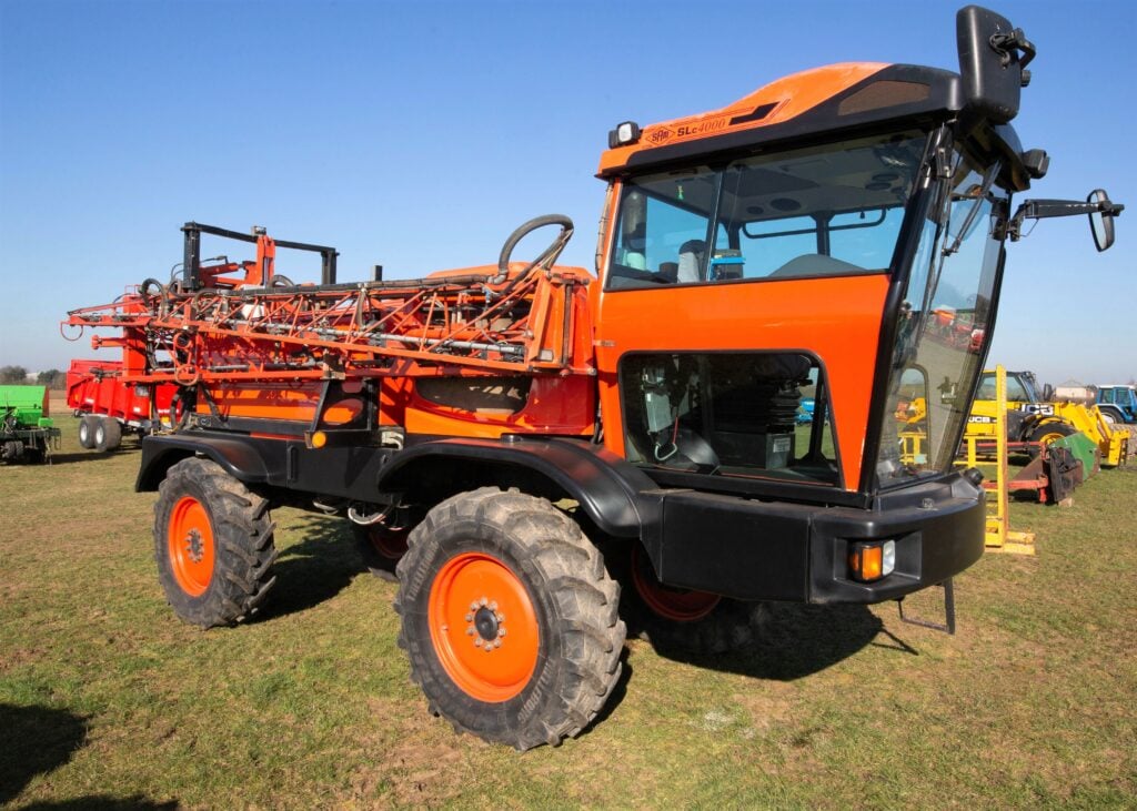 This 2005 SAM (Sands Agricultural Machinery) 4000 (24m self-levelling booms; 4,000L tank; 380/85 R38 wheels/tyres; 4,987 hours) sold for £27,000