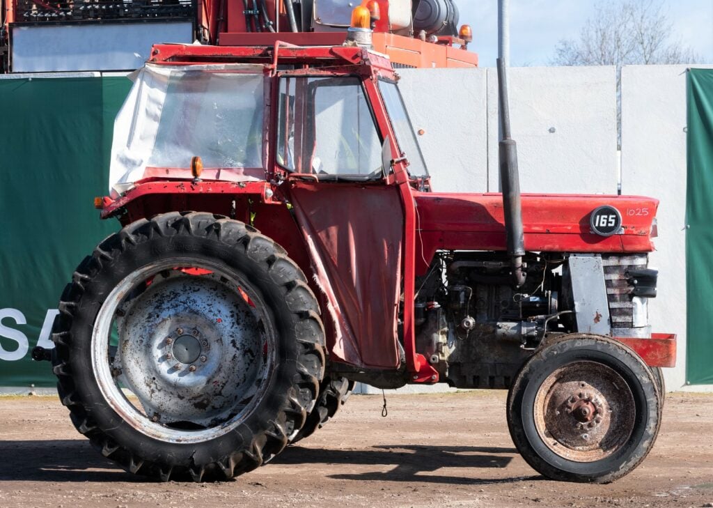 This MF 165 ('standard' gearbox) sold for £3,800