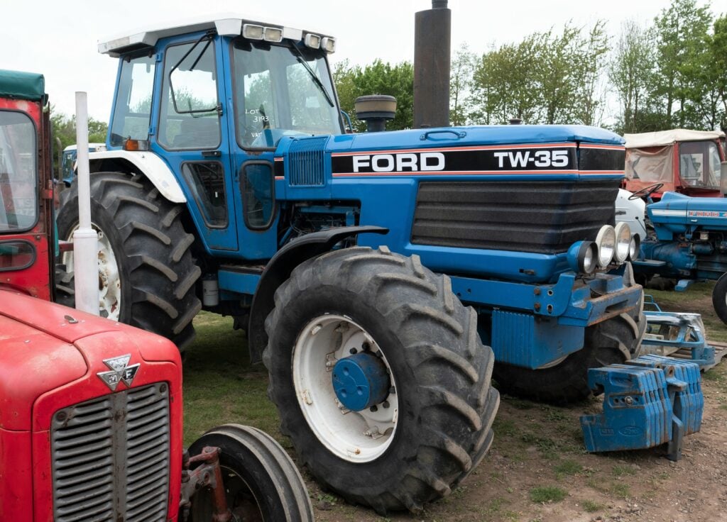This 1989 Ford TW-35 (20.8-38 rear wheels/tyres; consigned from Denmark) sold for £11,500