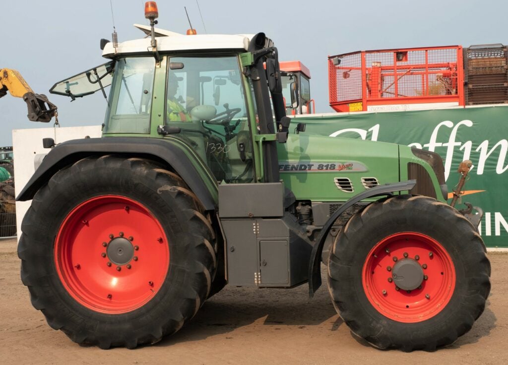 This 2004 Fendt 818 Vario (TMS; 12,583 hours) sold for £25,200